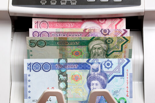 Turkmenistani manat in the counting machine