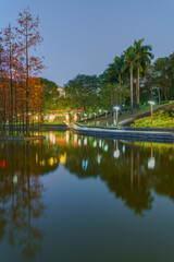 Night view of the city lake in Foshan Qiandeng Lake Park