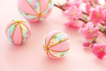 ちりめんオーナメント　手まり型の飾り　花桃　桃の花