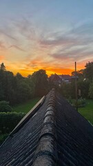 Fototapeta premium Sonnenuntergang auf dem Dorf