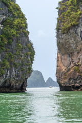 Fototapeta premium Small passage between two islets in Ha Long Bay, Quang Ninh, Vietnam