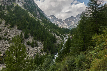Beautiful views of the mountains and the glacial cirque on the route to the Refuge des Bans, in the Écrins National Park. Alps. France