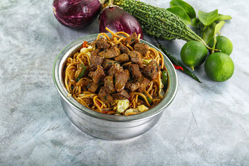 Stir fried noodles with beef