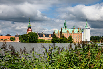 Obraz premium Frederiksborg Castle, the seat of the Danish kings in Hillerod, Denmark