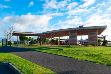 Obraz premium 爽やかな夏の早朝 広々としたマリンポートかごしま（鹿児島県鹿児島市）