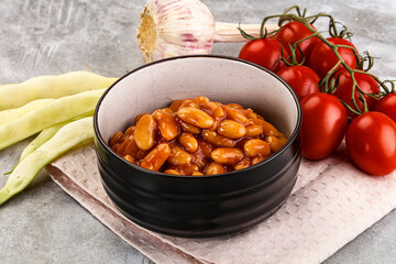 White baked bean in tomato sauce