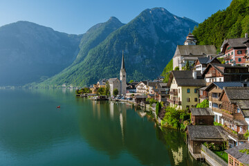 Fototapeta premium Tranquil morning in Hallstatt, Austria showcasing the serene beauty of lakeside architecture