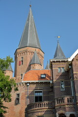 Obraz premium Drogenapstoren tower (ancient gateway to the city) and traditional historic medieval houses in the old picturesque town of Zutphen, Gelderland, Netherlands