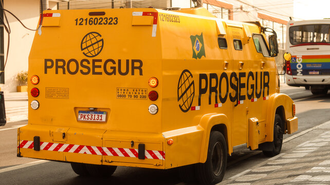 Carro forte para transporte de dinheiro da empresa prosegur. Foto feita em Mogi das Cruzes, SP, Brasil em 04 Set 2024