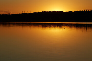 Fototapeta premium Sonnenuntergang am Möhnesee, Stockumer Damm, Kreis Soest, August 2023