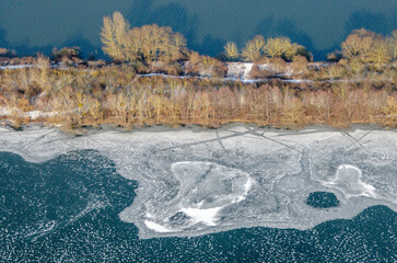 vue aérienne de la Base de Loisirs du Val de Seine sous la neige 