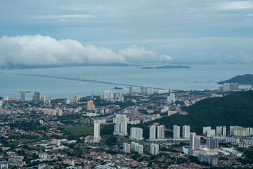 Obraz premium An aerial view of Penang island, travel destinations, downtown district, cityscape or landscaped from Penang hill, Malaysia, panoramic skyscraper. tower and apartment.