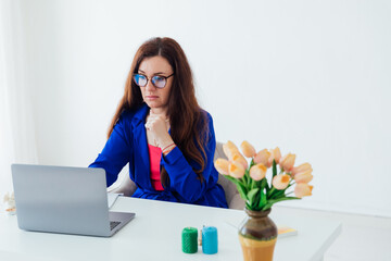 Business woman learning at work in office on online laptop