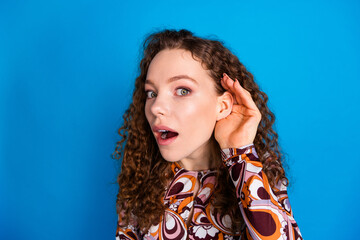 Photo portrait of attractive young woman cover ear listen secret dressed stylish colorful clothes...