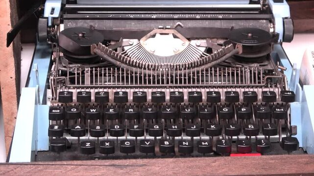 maquina de escribir antigua