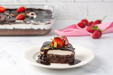 Chocolate cake with strawberries on top. Also known as crying cake or crying cake. Turkish name; Aglayan pasta