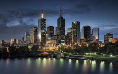 Naklejka premium Melbourne City Skyline at Dusk with Ample Space for Text