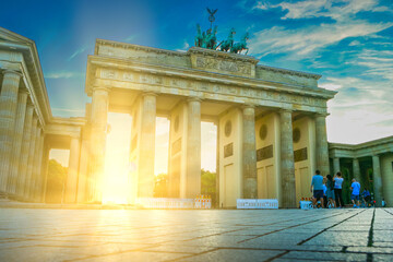 Puerta de Brandemburgo, símbolo de la unidad del pueblo Alemán y destino turístico europeo.