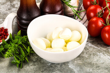 Small mozzarella mini cheese balls