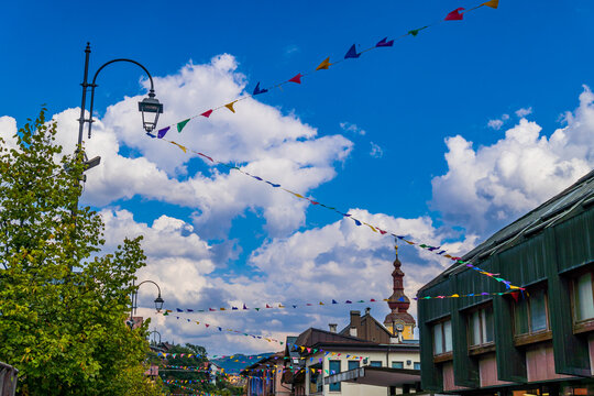 festa,tarvisio,strada,bandiere,alpi carniche,citta,turismo,mole,