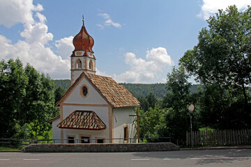 la chiesetta di Sant Giuseppe a Costa Lovara sull'Altopiano del Renon (Bolzano)