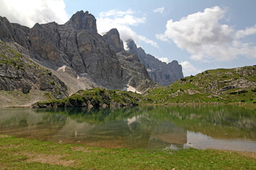 il Lago Coldai nel gruppo del Civetta; Dolomiti bellunesi
