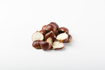 Obraz premium Castaña, entera, partida, cruda