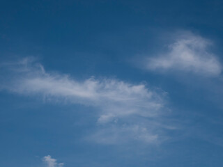 Obraz premium Clear Blue Sky with White Clouds