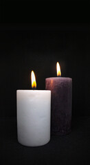 Velas en fondo negro