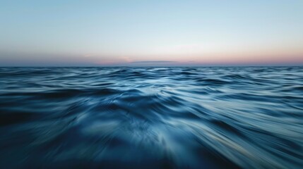 Obraz premium Blurred motion of the ocean surface at twilight