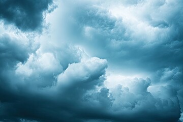 Fototapeta premium Dramatic blue cloudy sky with varied textures, perfect for nature, weather, or atmospheric themes in photography projects.