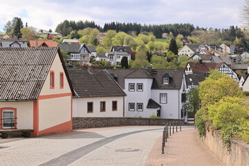 Blick in das Zentrum von Schalkenmehren bei Daun in der Eifel