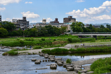 京都 鴨川デルタと亀石