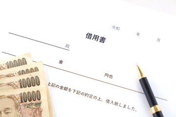 借用書を書いて、お金を借りる
