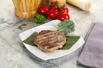 Grilled tuna medallion in the plate