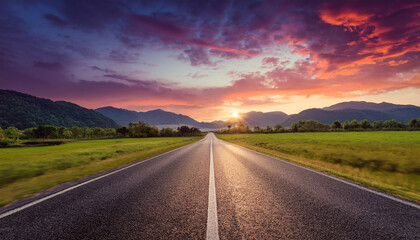Naklejka premium concept de route droite avec joli paysage de nature et ciel nuageux lumineux