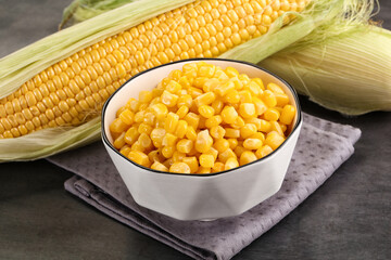 Canned sweet young corn grain