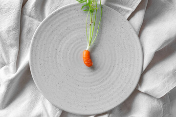 Karotte, Möhre einzeln in einzigartiger Form, frisch gepflückt aus dem eigenen Garten Balkon...