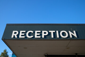 Obraz premium reception signboard outdoors against blue sky, copy space