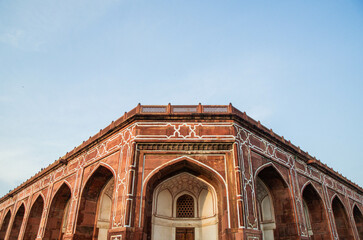 Obraz premium Humayun's tomb is the tomb of Mughal emperor, Mirza Nasir al-Din Muhammad commonly known as Humayun situated in Delhi, India.