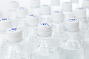 白背景にボトルドウォーター