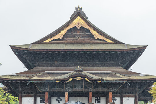 風景画（長野市 善光寺） 善光寺】日本最古の仏像を祀るパワースポットの魅力｜THE GATE