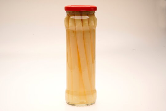 Stangenspargel im Glas