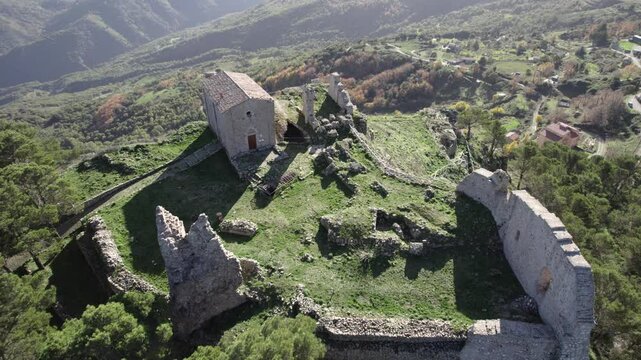 drone su Geraci Siculo, Sicilia, Italia
