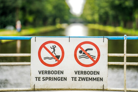 Verboden te springen. Verboden te zwemmen. Warning sign on the channel in Belgium