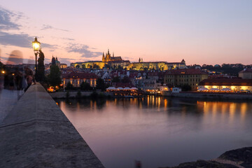 Obraz premium Twilight Over Prague Castle from Charles Bridge