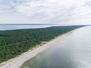 Zdjęcie lotnicze plaży nad morzem. Mierzeja Wiślana nad morzem Bałtyckim © hunter76