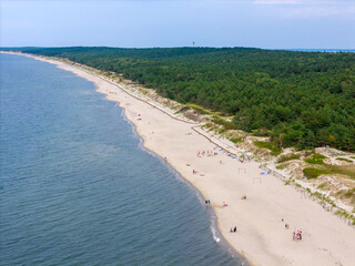Zdjęcie lotnicze plaży nad morzem. Mierzeja Wiślana nad morzem Bałtyckim © hunter76