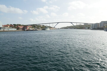Fototapeta premium Queen Juliana Bridge connecting Punda to Otrobanda berth of Willemstad, capital of Curacao in the Caribbean.