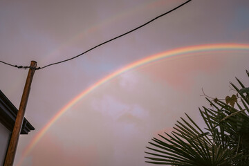 arc en ciel après l'orage